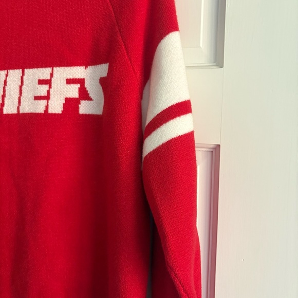 NEW NFL by Abercrombie & Fitch Kansas City Chiefs LuxeLoft Red Cardigan Small - Picture 9 of 15